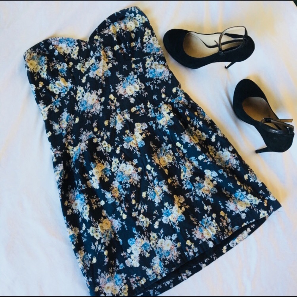 ✨Dark Blue Strapless Floral Dress✨